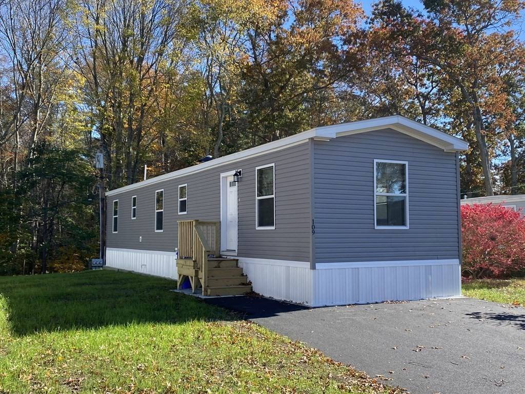 109 Mayflower, Taunton, MA 02780