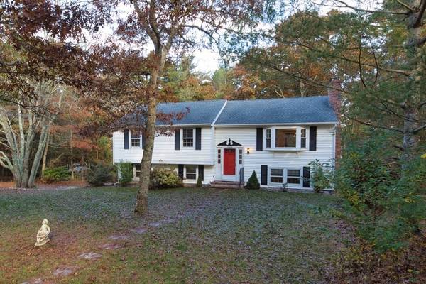 19 Schooner Ln, Bourne, MA 02559