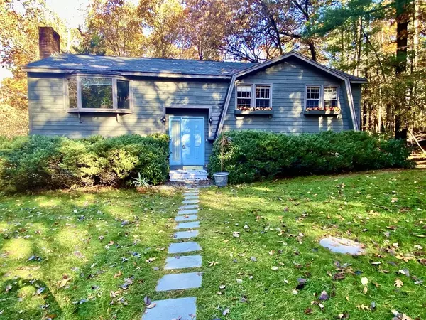 11 Groton Road, Tyngsborough, MA 01879