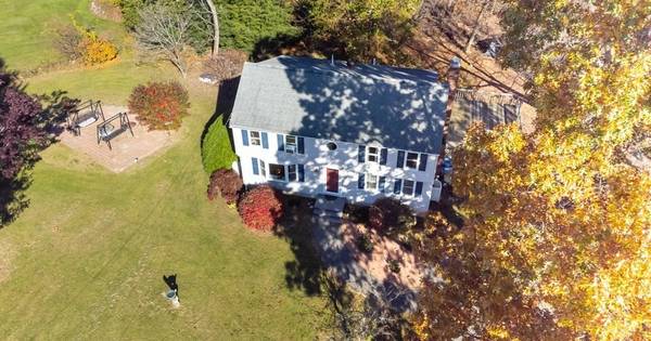 33 Summer St, Tyngsborough, MA 01879