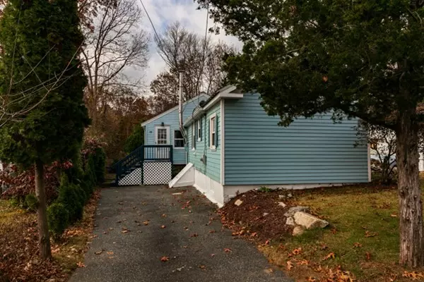 114 Lakeshore Dr, Blackstone, MA 01504