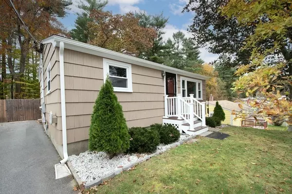 25 Oak Ter, Pembroke, MA 02359