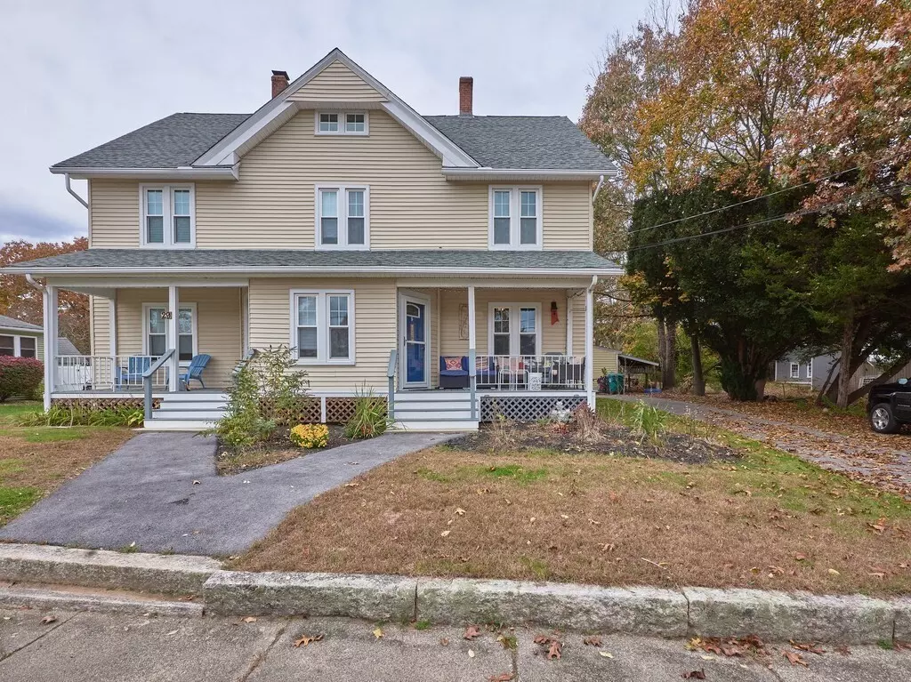 Uxbridge, MA 01569,29 Maple St #1