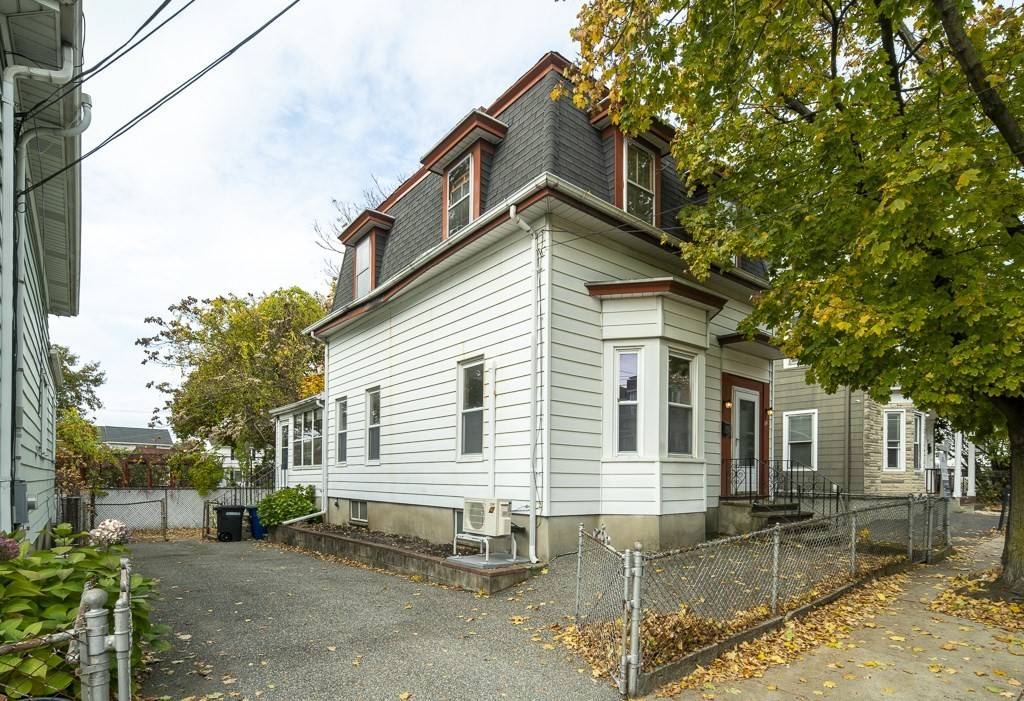 18 Pinckney St, Somerville, MA 02145