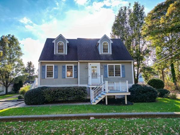 19 Briarwood Dr, Wareham, MA 02571