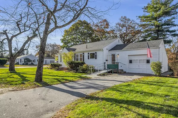 64 Elm St, Methuen, MA 01844