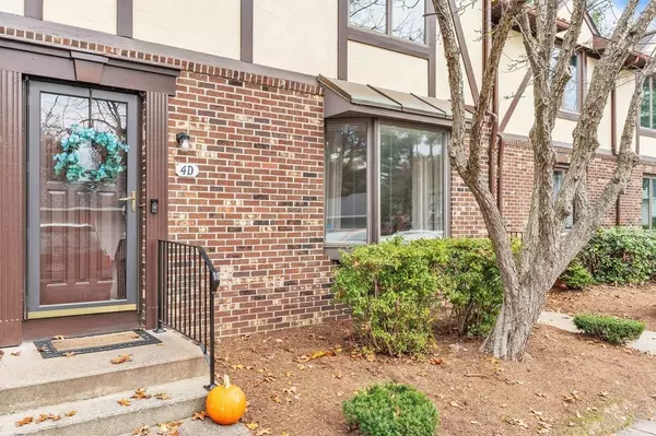 4 Mansion Woods Dr #D, Agawam, MA 01001
