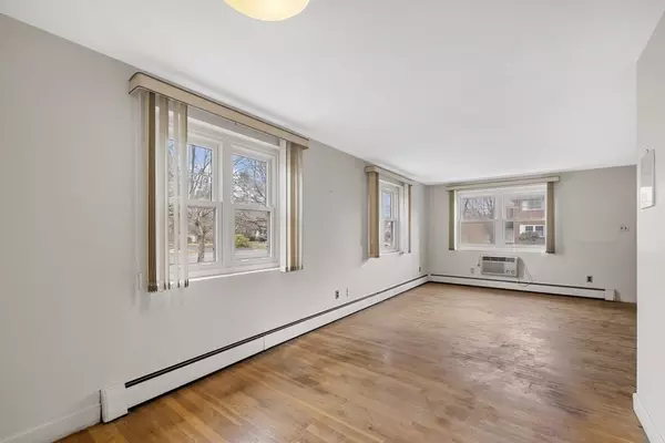 Lexington, MA 02420,40 Emerson Gardens Road #40