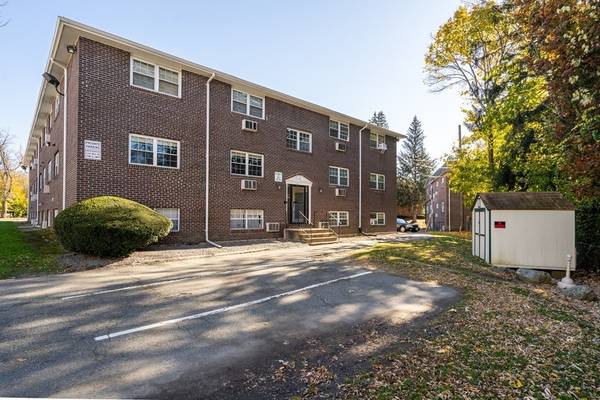 381 Hildreth St #107, Lowell, MA 01850