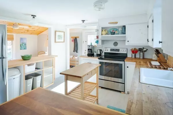 Wellfleet, MA 02667,40 Western