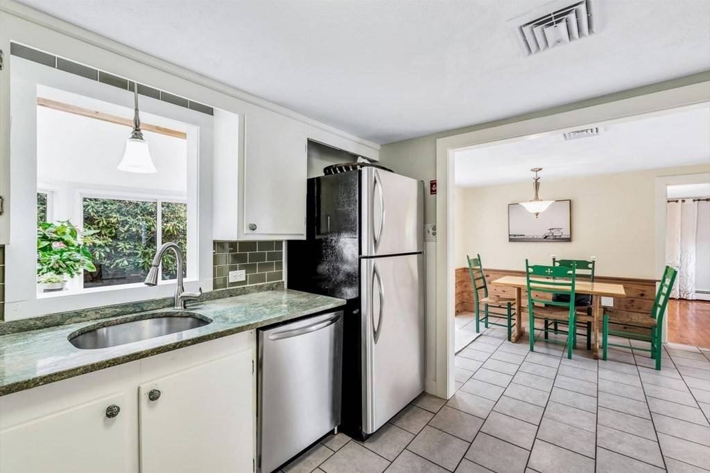 Falmouth, MA 02536,16 Hiawatha St