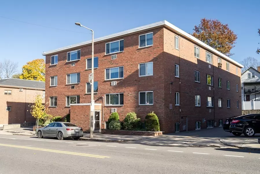 354 Market St #4, Boston, MA 02135