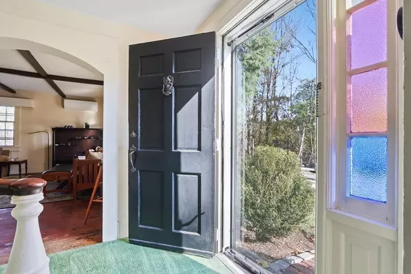 Sherborn, MA 01770,5 Linden Ln