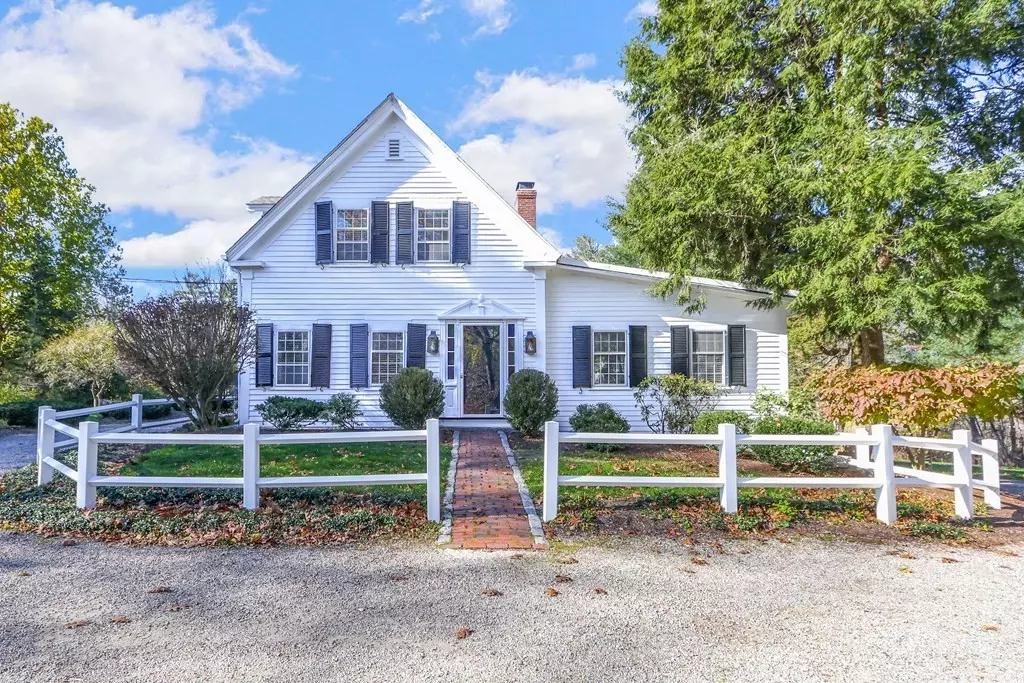 Sherborn, MA 01770,5 Linden Ln