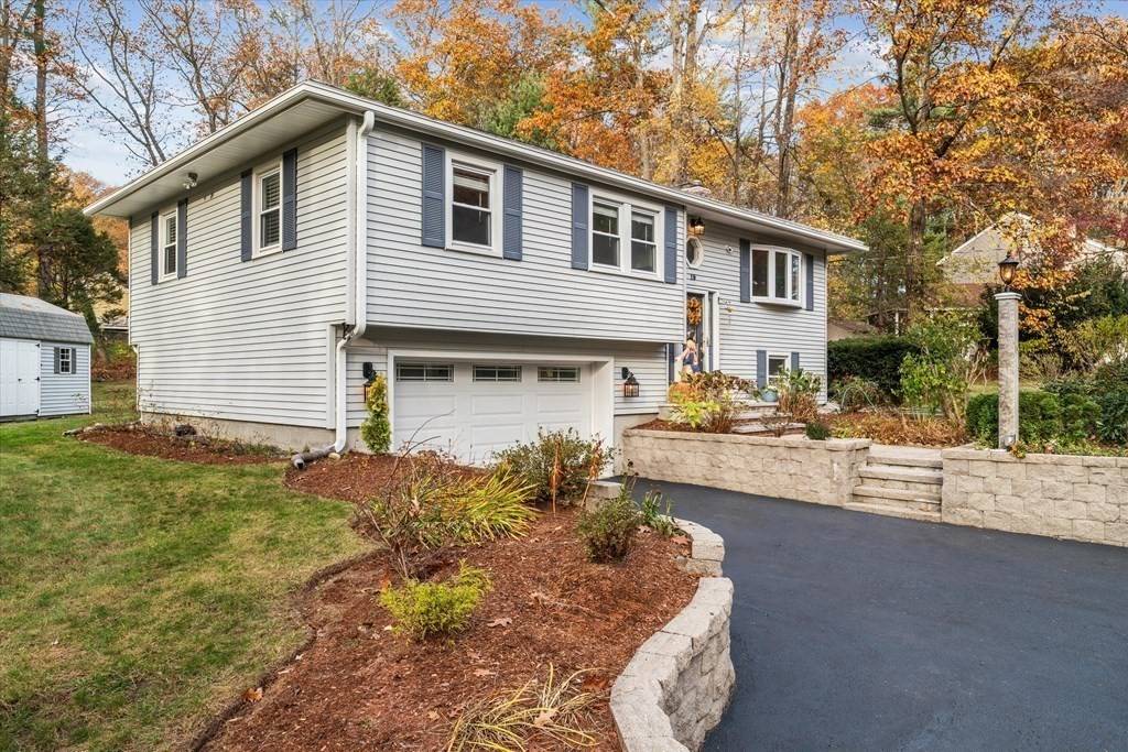 19 Bentley Ln, Chelmsford, MA 01824