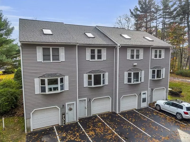 95 Tennis Plaza Rd #26, Dracut, MA 01826