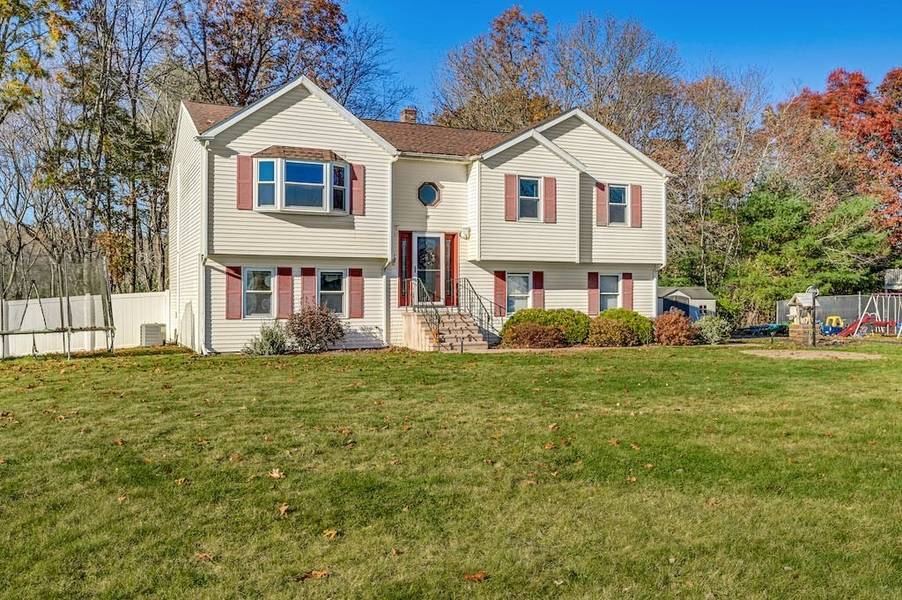 48 Eagle Dr, Dudley, MA 01571