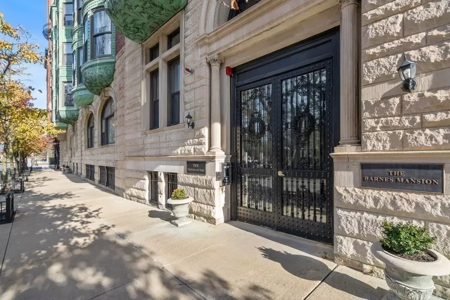 10 Charlesgate E #302, Boston, MA 02215