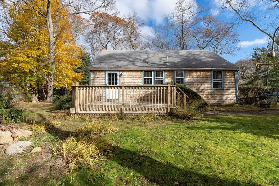 7 Elm Street, Tisbury, MA 02568