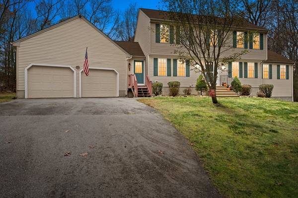 108 Chamberlain Rd, Uxbridge, MA 01569