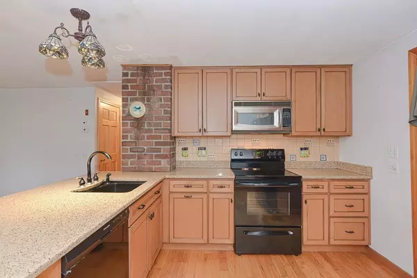 Halifax, MA 02338,72 Summit St
