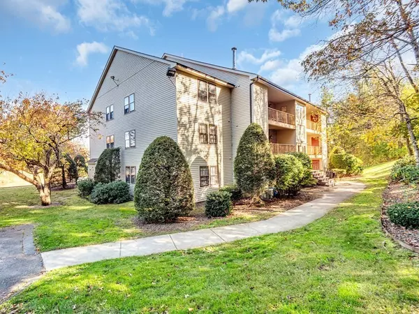 258 Apache Way #258, Tewksbury, MA 01876