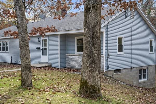 8 Mason Terrace, Dudley, MA 01571