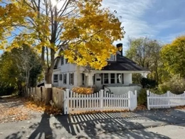 12 Lewis St, Plymouth, MA 02360