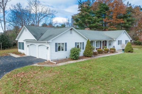 7 Stonegate Cir, Wilbraham, MA 01095