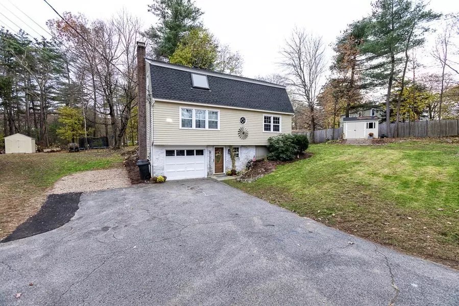 26 Long Hill Rd, Rowley, MA 01969