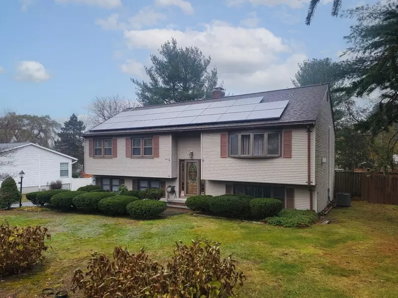 14 Coachman Ln, Methuen, MA 01844