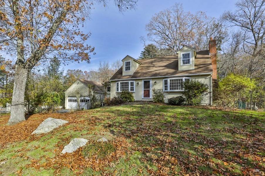 11 Parish Rd, Georgetown, MA 01833