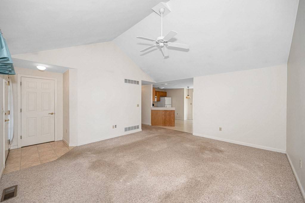 Hudson, NH 03051,10 Lexington Ct #10