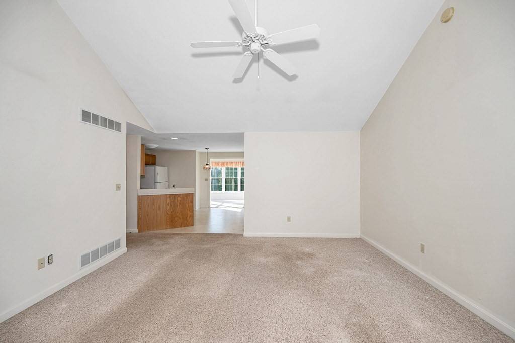 Hudson, NH 03051,10 Lexington Ct #10