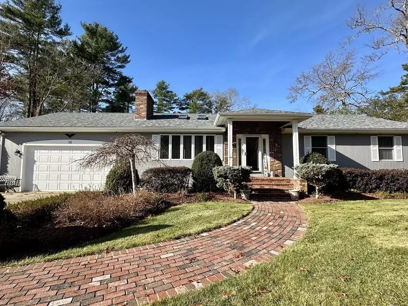 15 Rock Cress Lane, Acushnet, MA 02743