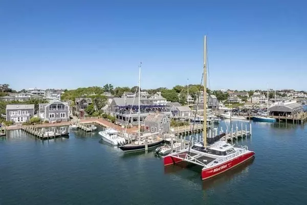 Edgartown, MA 02539,25 Dock St