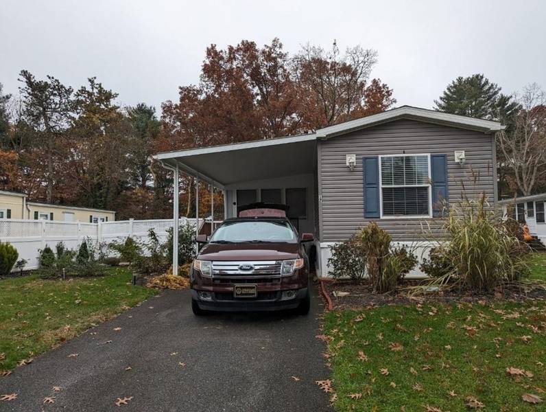 17 Deerhill Lane, Plymouth, MA 02360