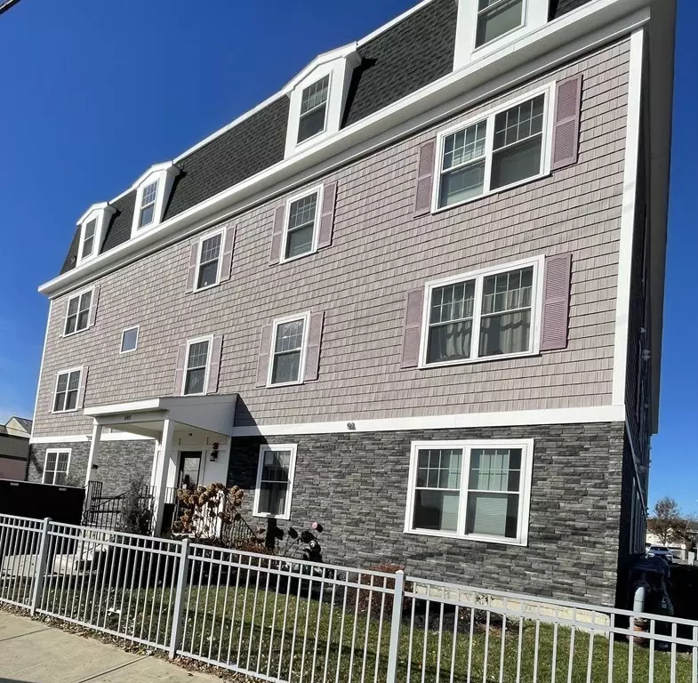 Lynn, MA 01905,693 Western Ave #305