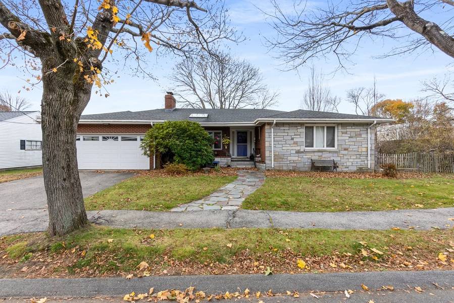 8 Eisenhower Ave, Beverly, MA 01915