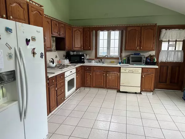 Acushnet, MA 02743,7 Rivet Street