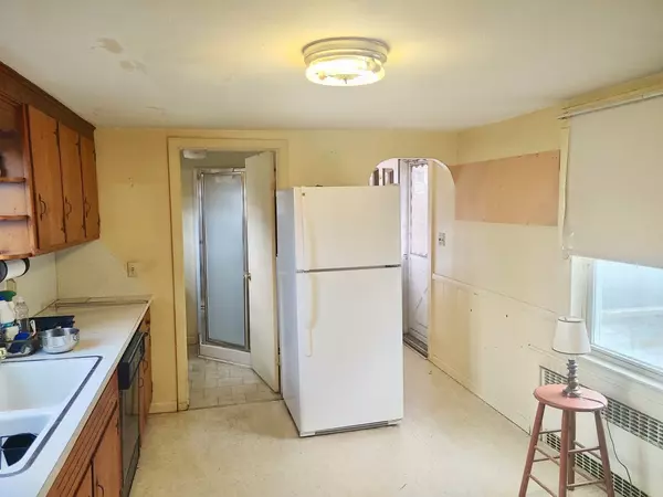 Westfield, MA 01085,28 Smith Avenue