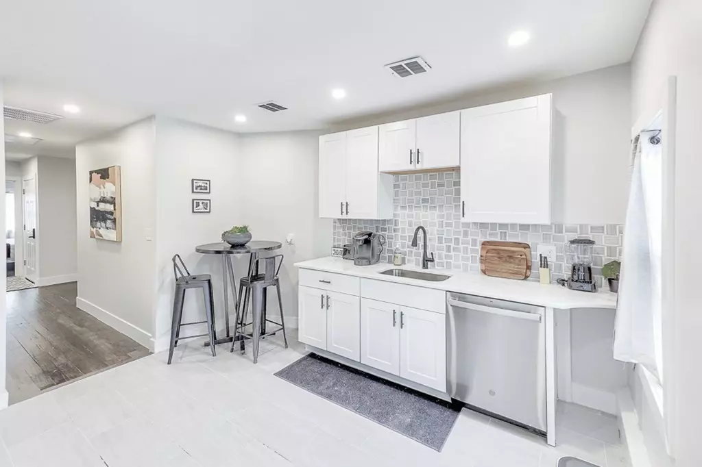 Boston, MA 02121,106 Glenway St #3