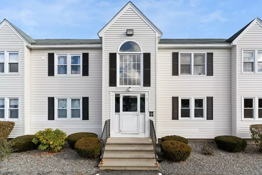 60 Florry Dr #27, Dracut, MA 01826