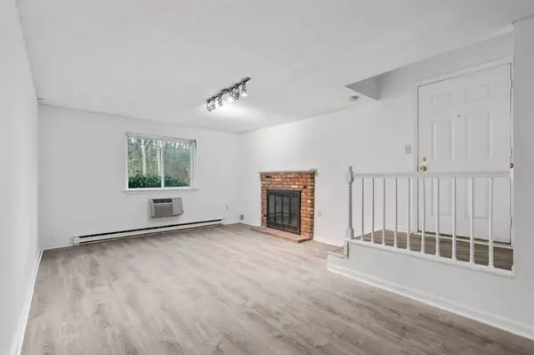 Mansfield, MA 02048,10 Erick Rd #17