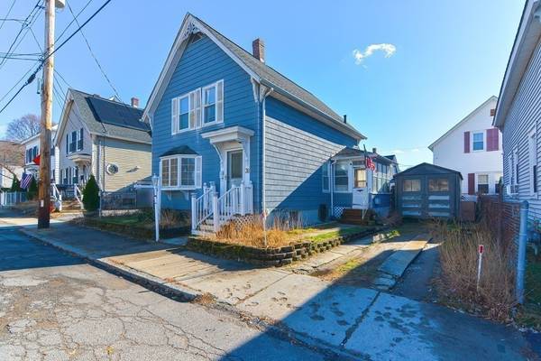 38 Ludlam St, Lowell, MA 01850