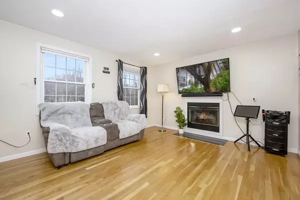 Berkley, MA 02779,6 Morris Hope Ln