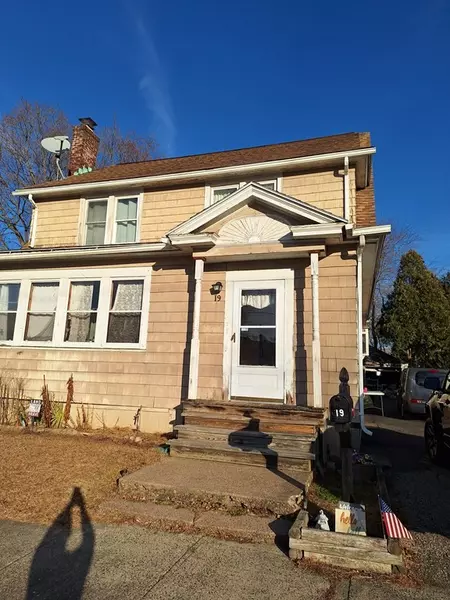 19 Dresser Ave, Chicopee, MA 01013