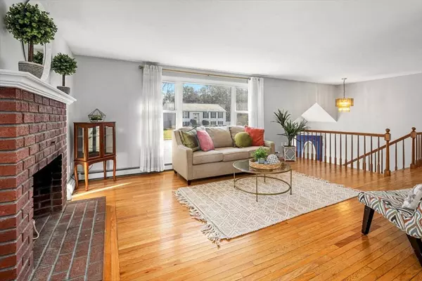 Pembroke, MA 02359,17 Maplewood Rd