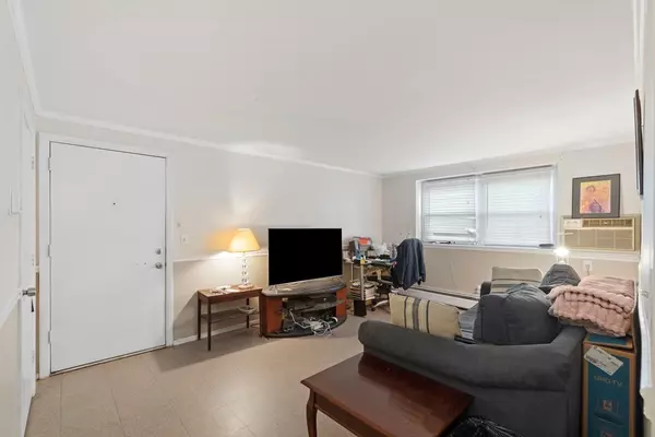 Pawtucket, RI 02860,76 Park St #1