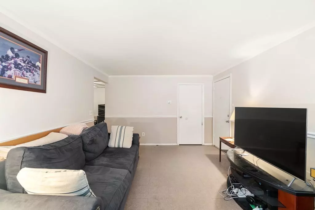 Pawtucket, RI 02860,76 Park St #1